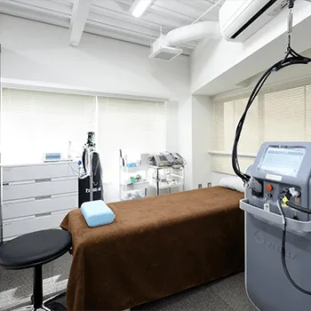 ONE CLINIC 梅田のエリシスセンスを受ける施術室