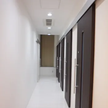湘南美容クリニック 大阪7院のフォトフェイシャルを受ける前の廊下