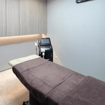 聖心美容クリニック 大阪院のフォトフェイシャルを受ける施術室