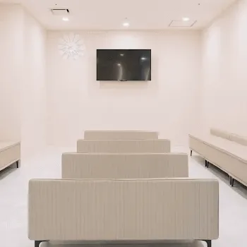 ダイヤモンドクリニック 大阪1院のピコトーニングを受ける前の待合室