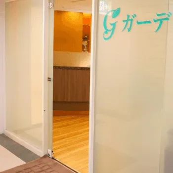 ガーデンクリニック 大阪院の入口の様子