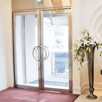 表参道メディカルクリニック 大阪院の入口の様子