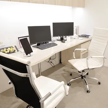 エースクリニック 大阪1院のプルリアルデンシファイを受ける前のカウンセリングルーム