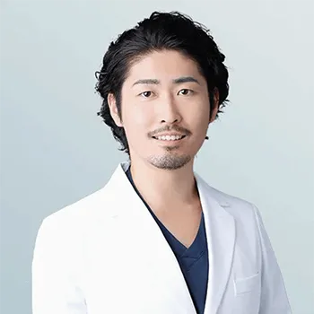 ジョウクリニック 大阪院のプルリアルデンシファイを受ける前の診察を担当する医師