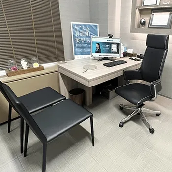 聖心美容クリニック 大阪院のプルリアルデンシファイを受ける前のカウンセリングルーム