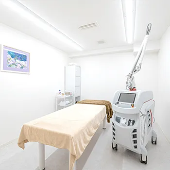 AZ BEAUTY CLINICのプロファイロを受ける施術室