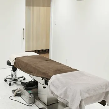 東京美容外科 大阪1院の白玉点滴・注射を受ける施術室