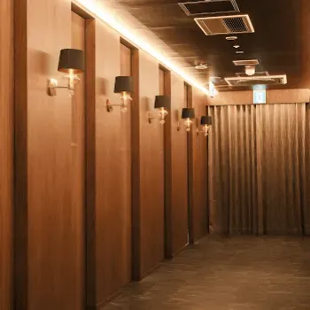 札幌TAクリニックのオンダリフトを受ける前の廊下