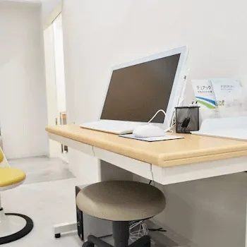 あさぶ皮フ科クリニックのケミカルピーリングを受ける前の診察室