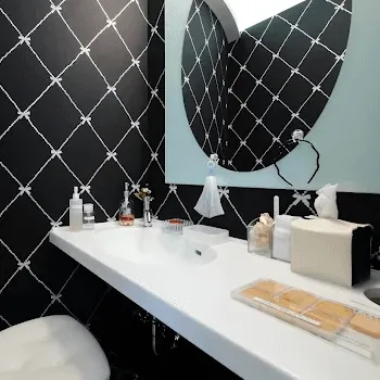 サッポロファクトリー皮フ科・スキンケアクリニックのケミカルピーリングを受けた後のパウダールーム