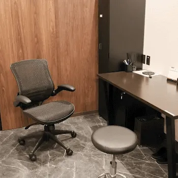 札幌TAクリニックのサブシジョンを受ける前の診察室