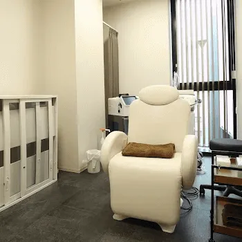 仙台TAクリニックのケミカルピーリングを受ける施術室
