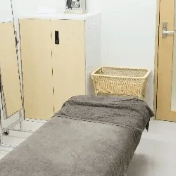 仙台タウン形成外科クリニックのケミカルピーリングを受ける施術室