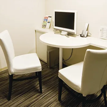 セントローズクリニックのプロファイロを受ける前のカウンセリングルーム