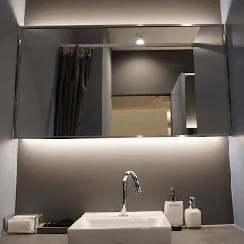 フェイス美容外科のサブシジョンを受けた後のパウダールーム