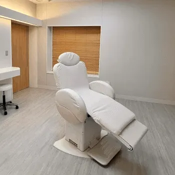 ソララクリニック 仙台のサブシジョンを受ける施術室