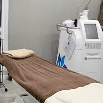 品川美容外科 東京6院の脂肪冷却を受ける施術室