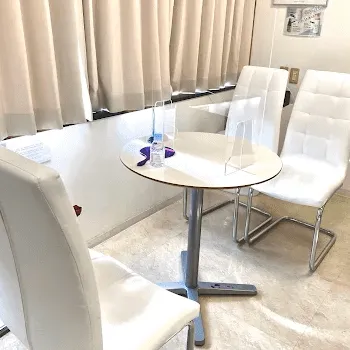 表参道スキンクリニック 東京1院のジャルプロスーパーハイドロを受ける前のカウンセリングルーム