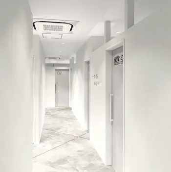 T-CLINIC 東京2院のクマ取りの施術を受ける前の廊下