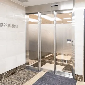 共立美容外科 東京4院の入口の様子