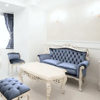 A CLINIC 横浜院のリズネを受ける前の待合室