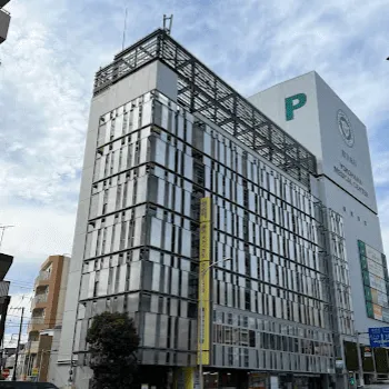 ミルディス皮フ科横浜西口のフォトフェイシャルを受けるクリニックが入っているビルの外観