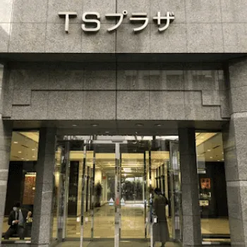 湘南美容クリニック 横浜5院のフォトフェイシャルを受けるクリニックが入っているビルの入り口