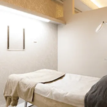 銀座よしえクリニック 横浜院のフォトフェイシャルを受ける施術室