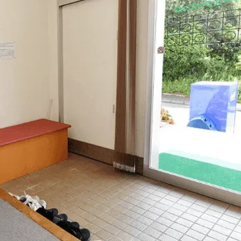 仲町台レディースクリニックのプラセンタ注射を受けるクリニックの入り口