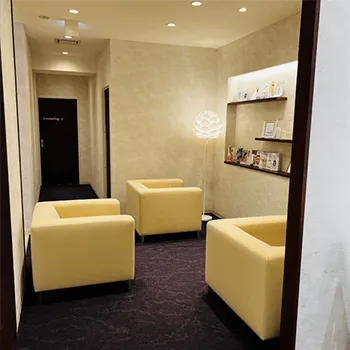 レア形成外科・美容皮膚科のプロファイロを受ける前の待合室