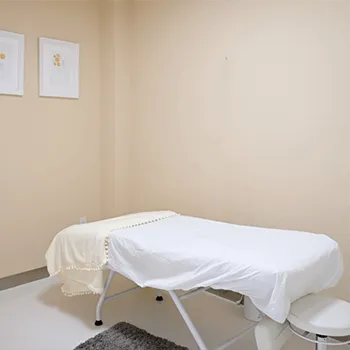 S Clinic yokohamaのプロファイロを受ける施術室