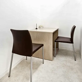 シロノクリニック 横浜院のプロファイロを受ける前のカウンセリングルーム