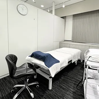 スマートスキンクリニック 横浜院のプロファイロを受ける施術室