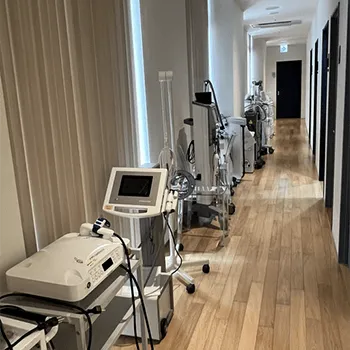 シロノクリニック 横浜の白玉点滴・注射を受ける前の廊下