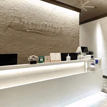 R形成外科皮膚科クリニックのサブシジョンを受ける前の受付