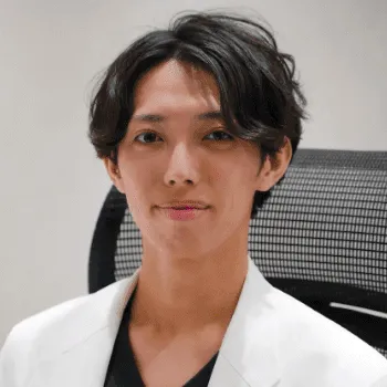 R形成外科皮膚科クリニックのサブシジョンを担当する医師