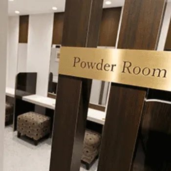 銀座よしえクリニック 横浜院のサブシジョンを受けた後のパウダールーム