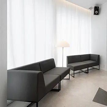 上野御徒町ファラド皮膚科のブレッシングを受ける前の待合室