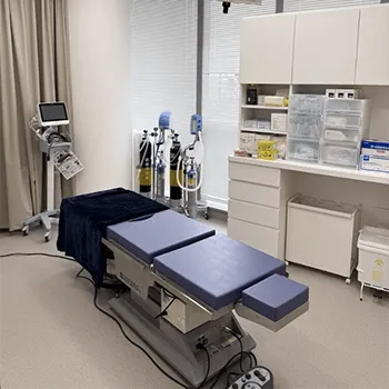 Tokyo Lift Clinicのブレッシングを受ける施術室