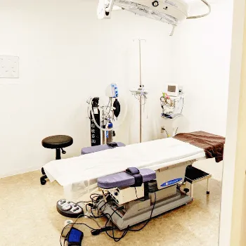 広島プルミエクリニックの鼻整形を受ける施術室