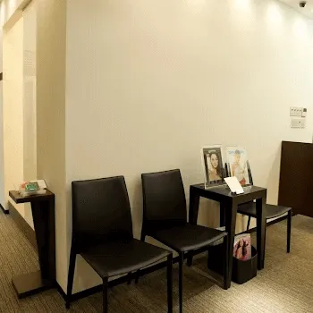 すず美容形成外科医院の鼻整形を受ける前の待合室