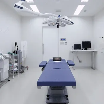 すず美容形成外科医院の鼻整形を受ける施術室