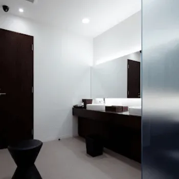 すず美容形成外科医院の鼻整形を受けた後のパウダールーム