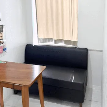 湘南美容クリニック 広島院の糸リフトを受ける前の待合室