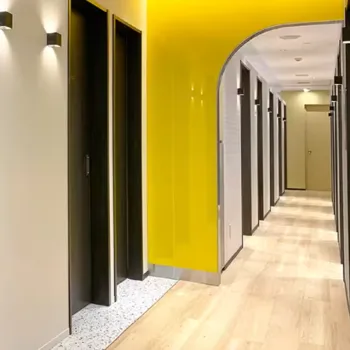 レジーナクリニック 福山付近1院のジェントルマックスプロによる施術を受ける前の廊下