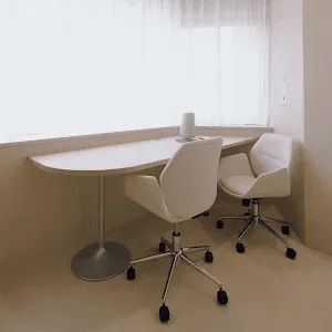 イリスビューティークリニックのプルリアルバイオスカルプチャーを受ける前のカウンセリングルーム