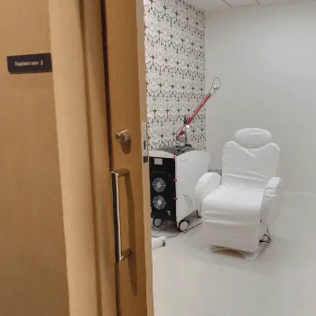 TAクリニック 京都付近1院のプルリアルバイオスカルプチャーを受ける施術室
