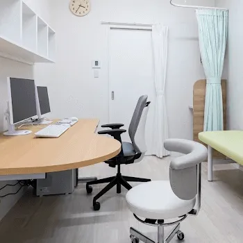 うえだ皮膚科内科 八田院のプルリアルバイオスカルプチャーを受ける前の診察室