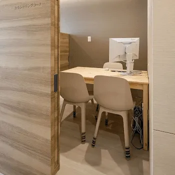 うえだ皮膚科内科 八田院のプルリアルバイオスカルプチャーを受ける前のカウンセリングルーム