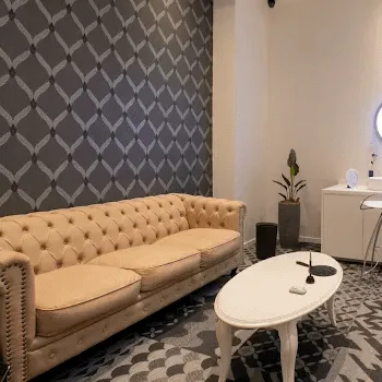 大阪TAクリニックのプルリアルバイオスカルプチャーを受ける前の待合室